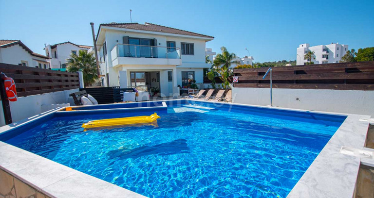 House for sale in Cape Greko