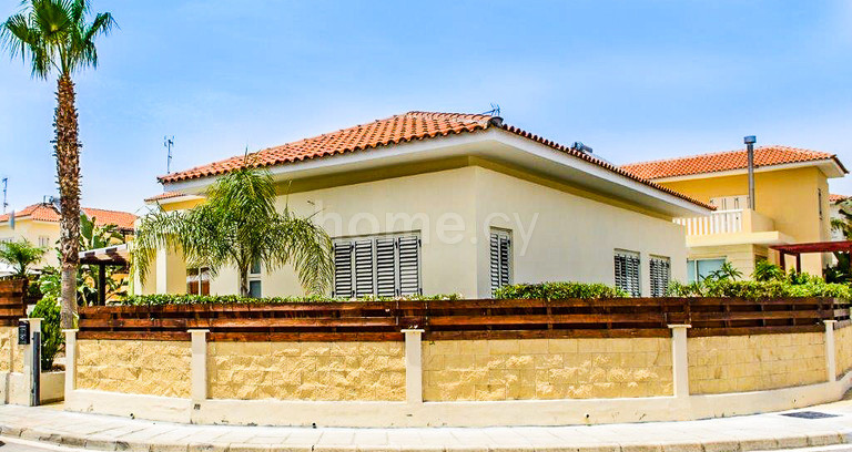 Bungalow for sale in Larnaca