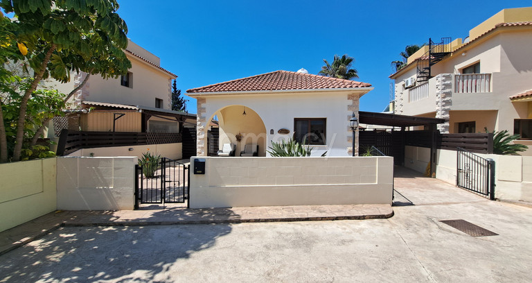 Bungalow for sale in Liopetri