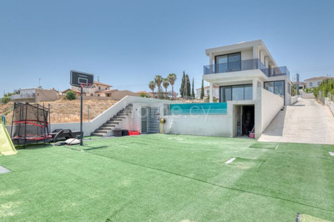 Villa for sale in Larnaca
