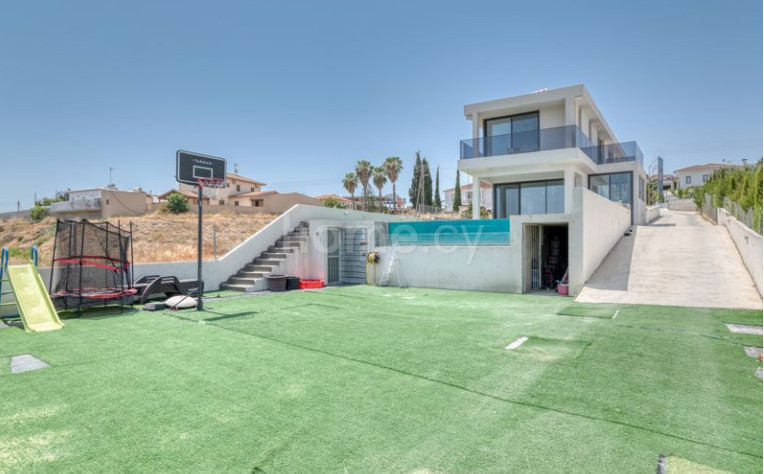 Villa for sale in Larnaca