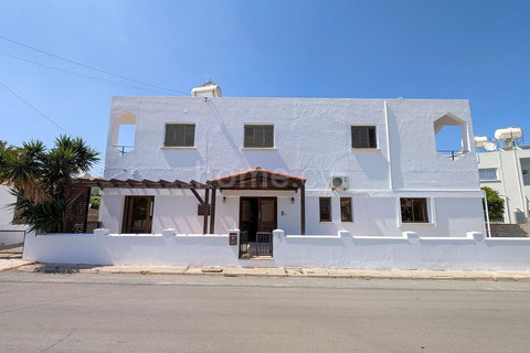 Villa for sale in Deryneia