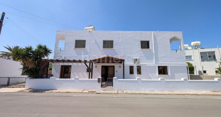 Villa for sale in Deryneia