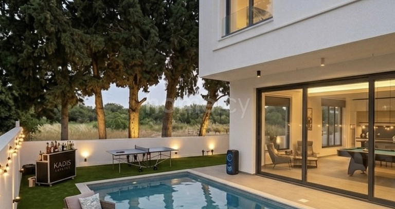 Villa à vendre à Limassol