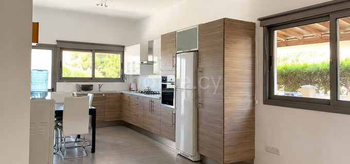 Appartement au rez-de-chaussée à louer à Nicosie
