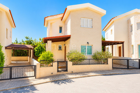 Villa to rent in Ayia Triada