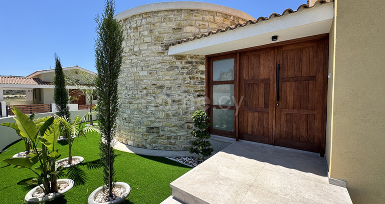 Villa for sale in Larnaca
