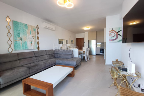 Top floor apartment to rent in Larnaca