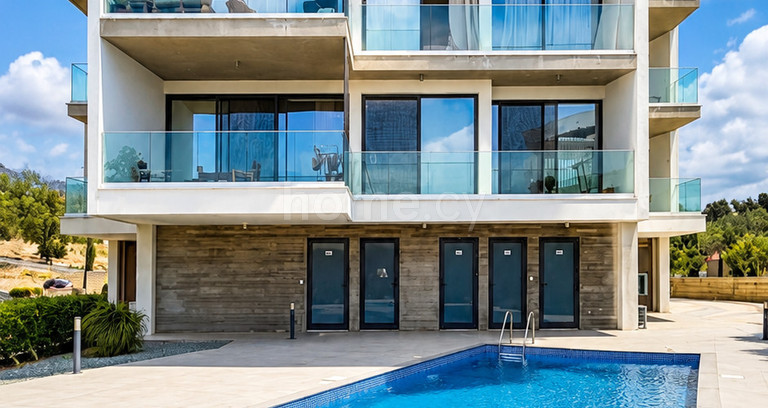 Top floor apartment to rent in Paphos