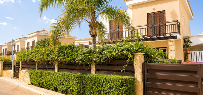Villa for sale in Cape Greko