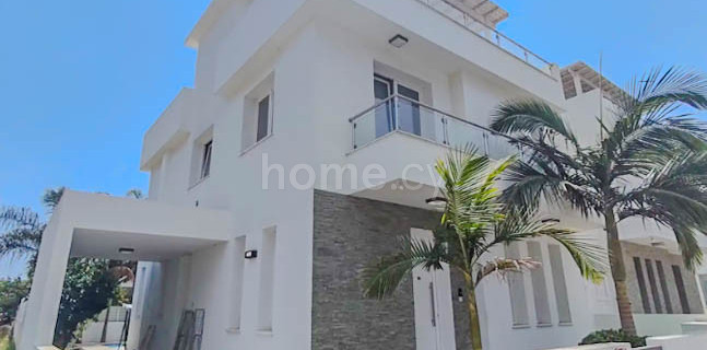 Villa for sale in Larnaca