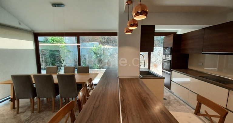 Villa à vendre à Limassol