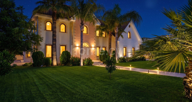 Villa in Nicosia zu verkaufen