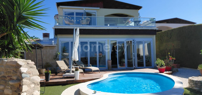 Villa for sale in Peyia