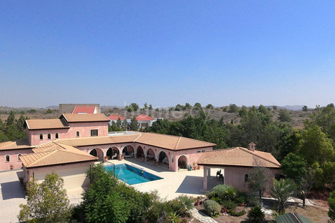 Villa for sale in Larnaca