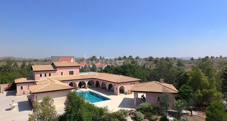 Villa for sale in Larnaca
