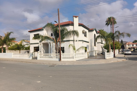 Villa for sale in Larnaca