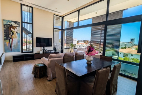 Penthouse apartment to rent in Germasogeia