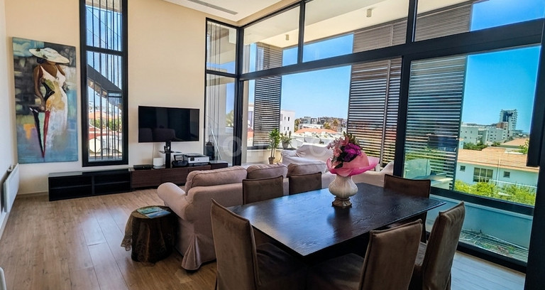 Penthouse apartment to rent in Germasogeia