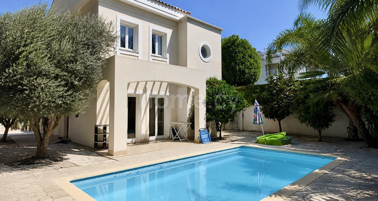 Villa to rent in Limassol