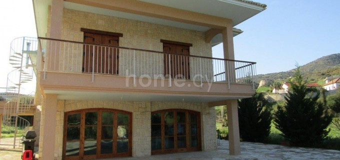 Вилла на продажу в Лимассол