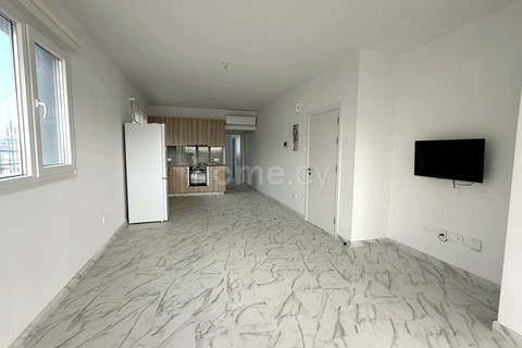 Top floor apartment to rent in Larnaca