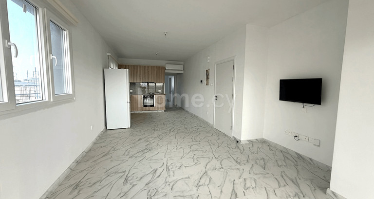 Top floor apartment to rent in Larnaca