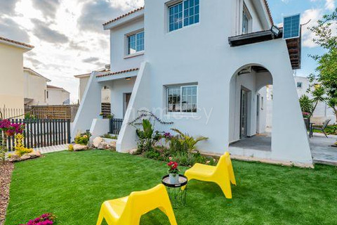 House for sale in Pernera