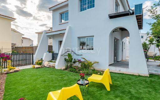 House for sale in Pernera