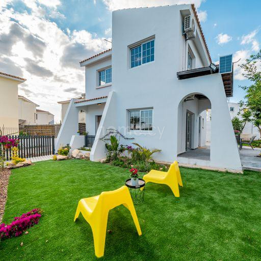 House for sale in Pernera
