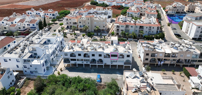 Apartamento en la planta superior a la venta en Kapparis