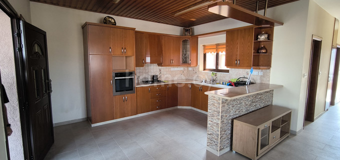 Top floor apartment to rent in Limassol