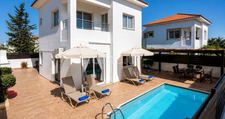 Villa for sale in Cape Greko