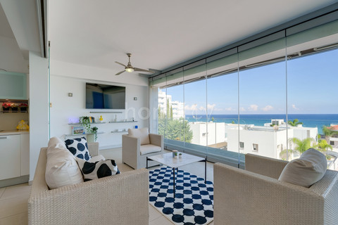 Top floor apartment to rent in Protaras